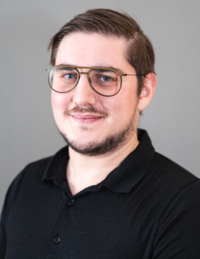 Augmedi Staging Lukas-Zingg-Portrait-394x512 About us  